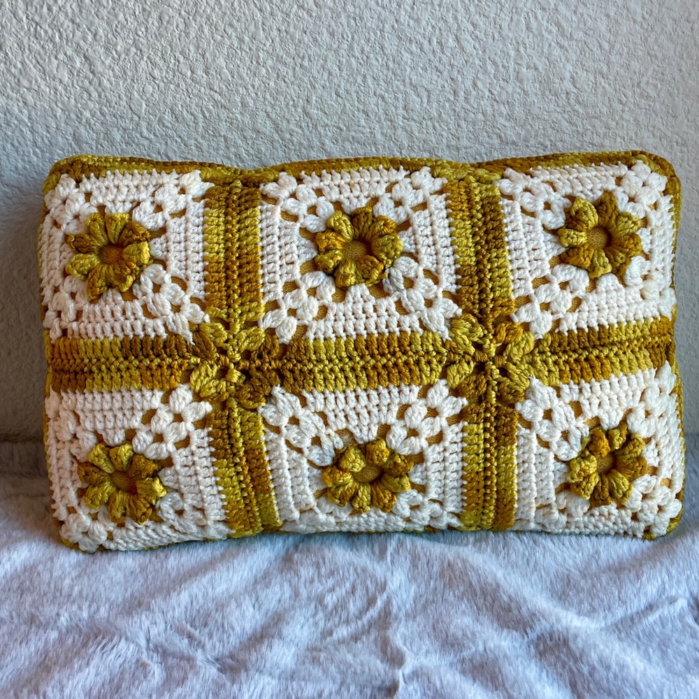 VTG Crocheted Decorative Throw Pillow